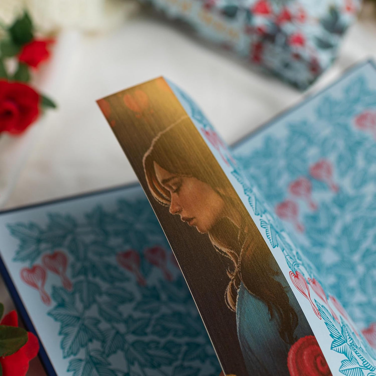 New Moon: Deluxe Collector’s Edition (The Twilight Saga, 2)